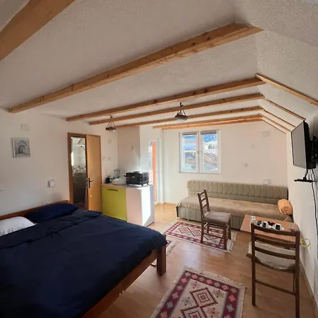 Apartment Bir-bee