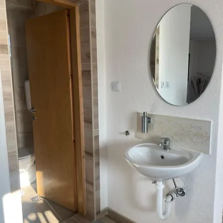 Bir-bee Apartment