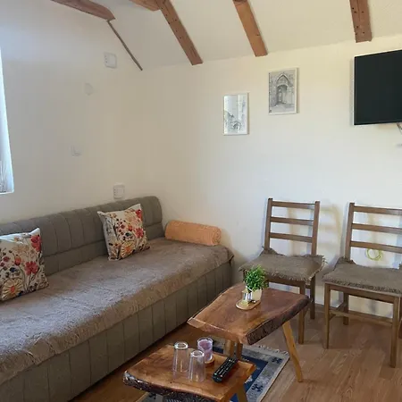 Bir-bee Apartment