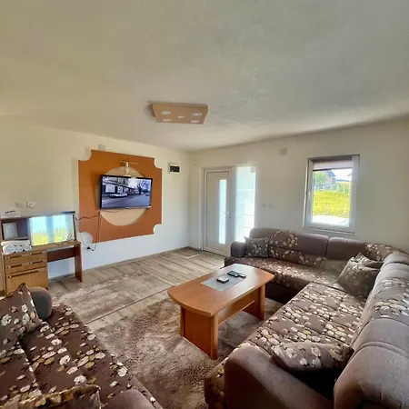 Bir-bee Apartmán *